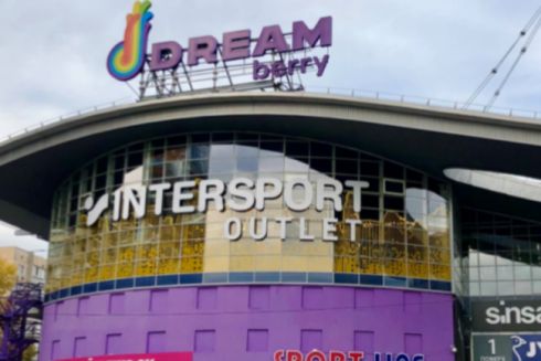 ТРЦ Dream на Оболоні постраждав внаслідок атаки дронів: що відомо