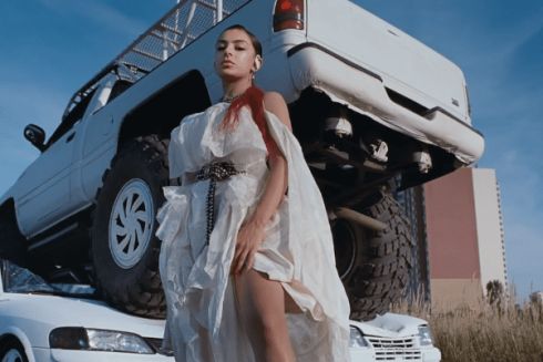 Смотрите клип британской певицы Charli XCX, который сняли на Троещине