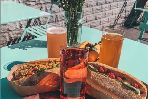 На Льва Толстого открыли кафе Central Park