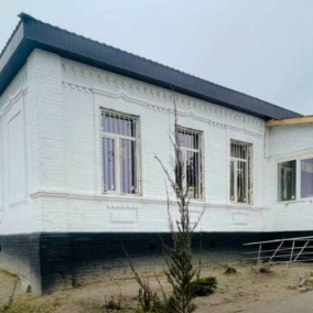 Волонтеры восстановили гостомельскую школу, разрушенную россиянами