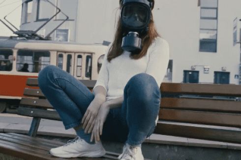 Смотрите: в Киеве сняли пародию на рекламу респираторов