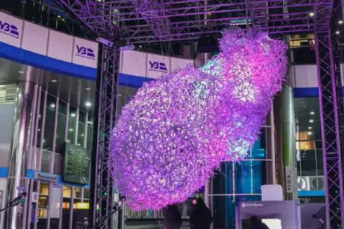 До Дня всіх закоханих на київському вокзалі встановили інтерактивну інсталяцію "Серце України"