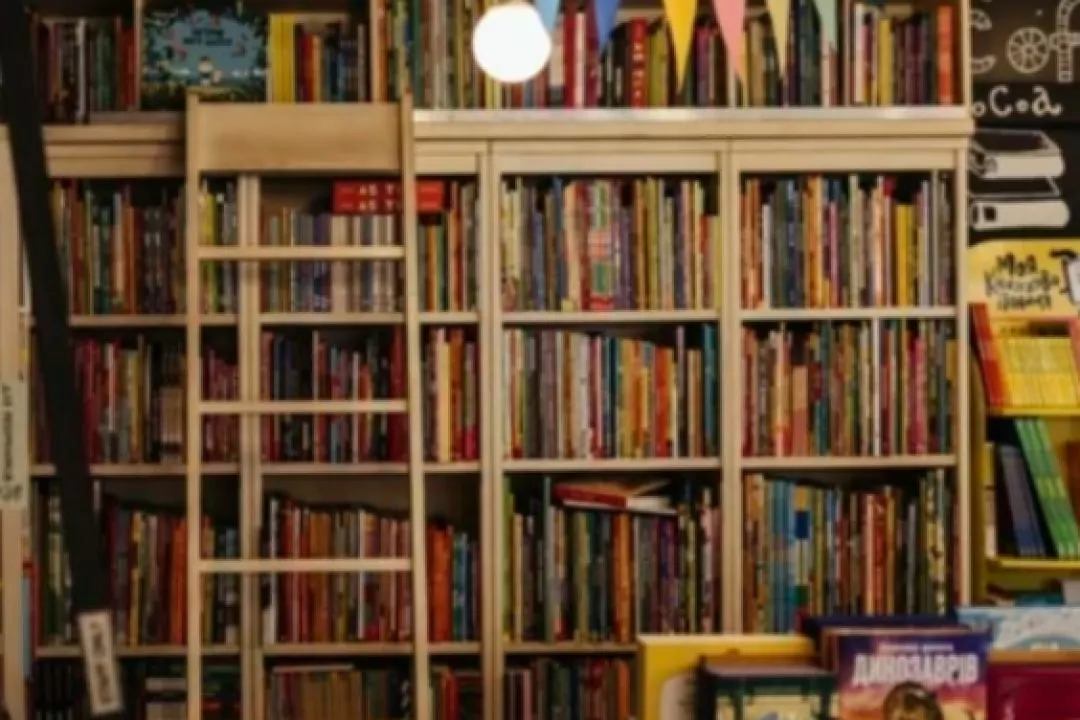 Українці отримають через "Дію" 900 гривень на купівлю книг: хто саме