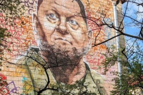 У Києві з'явився найбільший в Україні мурал із Залужним від команди художниці Фуллен