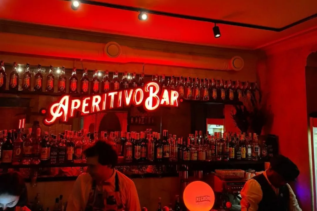 На Ярвалу открылся новый Negroni Aperitivo Bar: можно взять коктейль с собой в ретро-банке