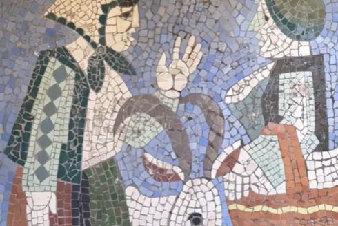 Украинская дизайнер начала возобновлять мозаику на заброшенных остановках