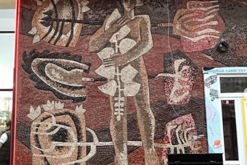 З мозаїчного панно на бульварі Лесі Українки прибрали кондиціонери