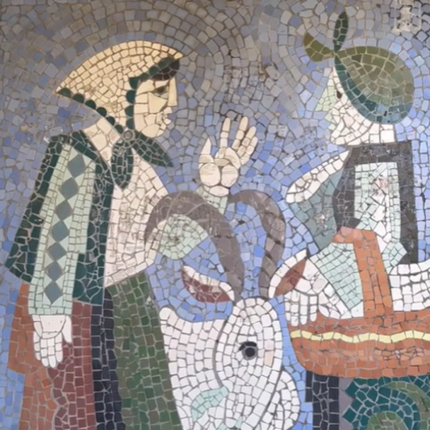 Украинская дизайнер начала возобновлять мозаику на заброшенных остановках