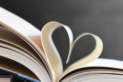 "Покинь, якщо кохаєш" та антології української поезії: рейтинг найпопулярніших книг за програмою "єКнига"