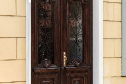 Дивіться, як в Одесі відреставрували дерев&rsquo;яні двері кінця ХІХ століття