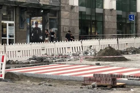 Біля метро "Театральна" облаштовують наземний перехід