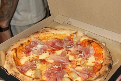 З піцою, коктейлями та сендвічами: біля "Олімпійської" новий заклад у takeaway-форматі