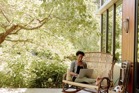 Airbnb ищет 12 добровольцев, которые смогут путешествовать бесплатно в течение года