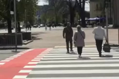 Відео. Біля Арсенальної запрацювали наземні переходи