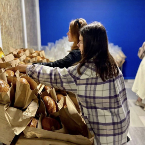 В Киеве заработал «социальный супермаркет», где можно получить продукты и одежду