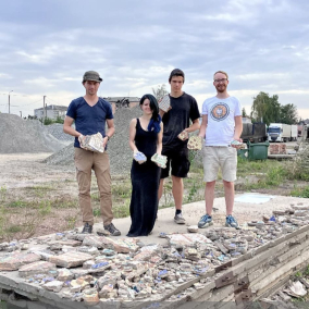 Активистам удалось спасти разрушенное мозаичное панно в Макарове