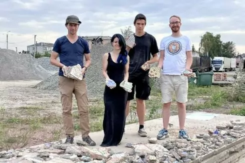 Активістам вдалося врятувати зруйноване мозаїчне панно в Макарові