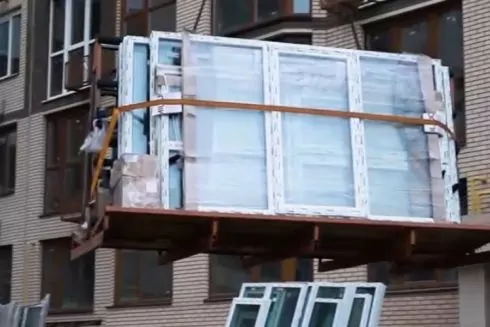 Італійський фонд допоможе до зими відновити в Ірпені вікна в понад 400 квартирах