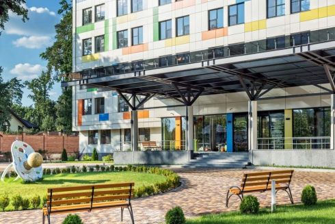 Пологовий будинок «Лелека» у Пущі-Водиці відремонтували після обстрілів та перепрофілювали