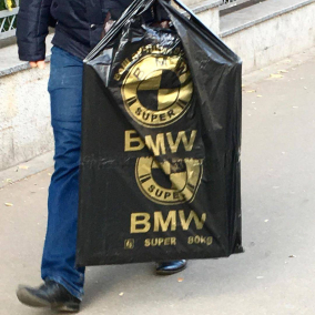 Дизайнерка Banda создала фотопроект о киевлянах и их сумках