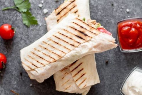 Переселенці з Маріуполя відкрили «Центр шаурми» на «Олімпійській». Це третій заклад мережі