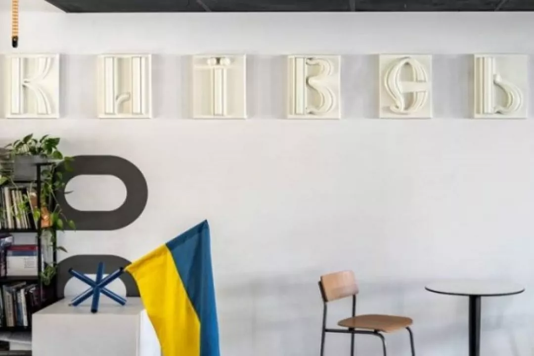 Команда благодійників розробила нові літери для харківської станції &laquo;Київська&raquo;