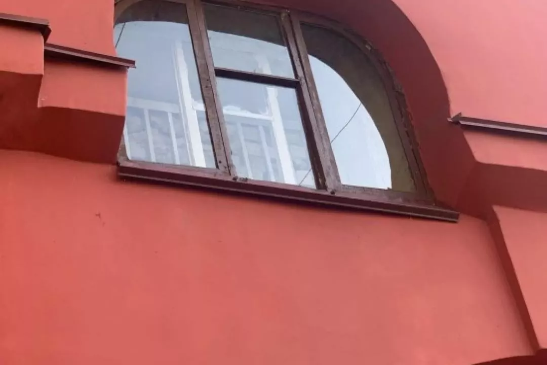 В університеті Шевченка відреставрували автентичні вікна, зруйновані через російський обстріл