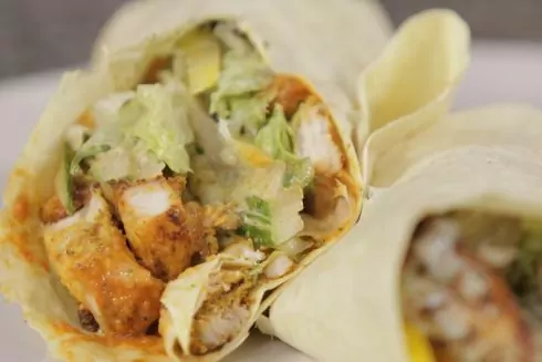 Домашняя шаурма с курицей и овощами