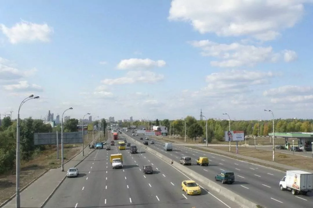 На проспект Шухевича облаштували додатковий з'їзд: фото