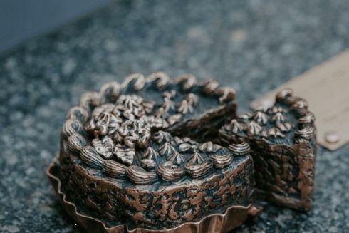 На Хрещатику з'явилася міні-скульптурка у вигляді «Київського торта»