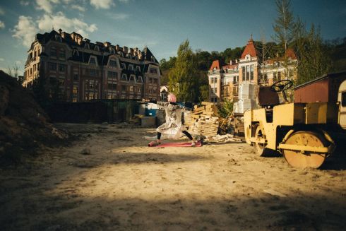 Киевлянка снялась в фотосессии в поддержку создания парка на Воздвиженке