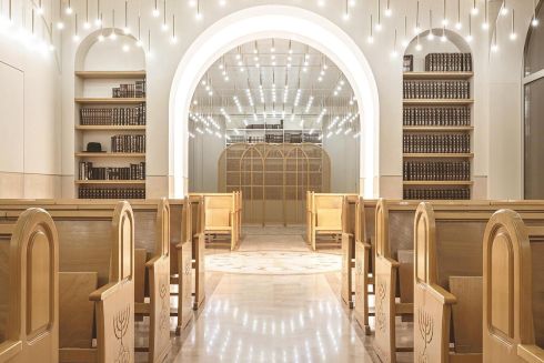 Фото. На Подолі оновили інтер'єр синагоги