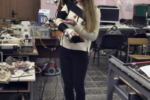 Школярка з Луцька створила робота-аватара для знешкодження мін 