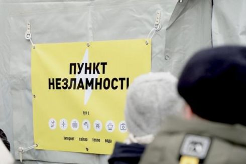 Мешканець Ірпеня надав міському Пункту Незламності свій Starlink, щоб забезпечити містян інтернетом