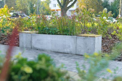 У Києві облаштували сквер на місці демонтованих МАФів