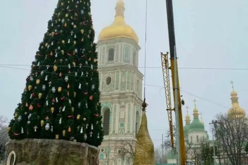 З головної ялинки на Софійській площі зняли капелюха: що буде на верхівці