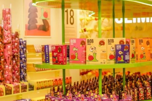 У Варшаві відкрили перший магазин українських корисних солодощів Bob Snail