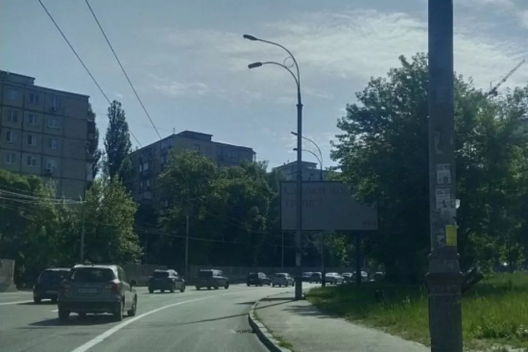 На улице Щусева появилась выделенная полоса для общественного транспорта
