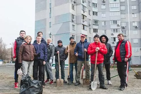 Лайфхак: Як об'єднатися з сусідами та облаштувати сучасний спортмайданчик у себе у дворі