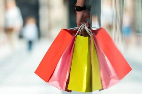 У Франції заборонили викидати нерозпродані товари. Їх будуть відправляти на переробку