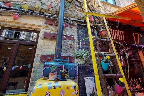 Кафе в секретном дворике Squat 17b yard cafe запускает собственную кухню с блюдами Востока и Азии: что попробовать