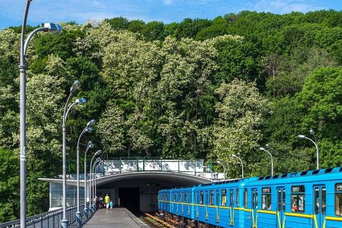 Рух метро між станціями "Лісова" та "Дніпро" відновили: роботи завершили достроково