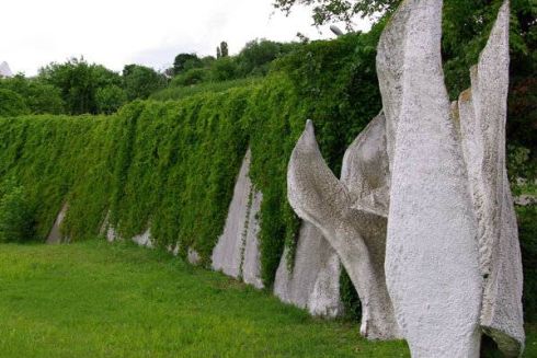 Возле киевского крематория покажут фильм про создателей Стены Памяти