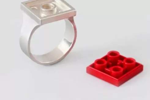 Німецький бренд випустив каблучки з Lego замість дорогоцінних каменів