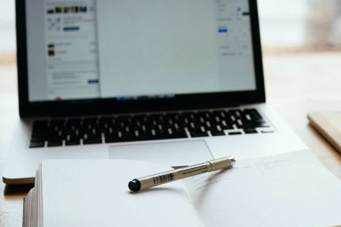 В Україні анонсували посилення карантину: студентів відправлять на дистанційку, а школярів - на канікули