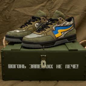 Кастом-бренд Stillalive випустив кросівки, натхненні Привидом Києва та мілітарі-тематикою
