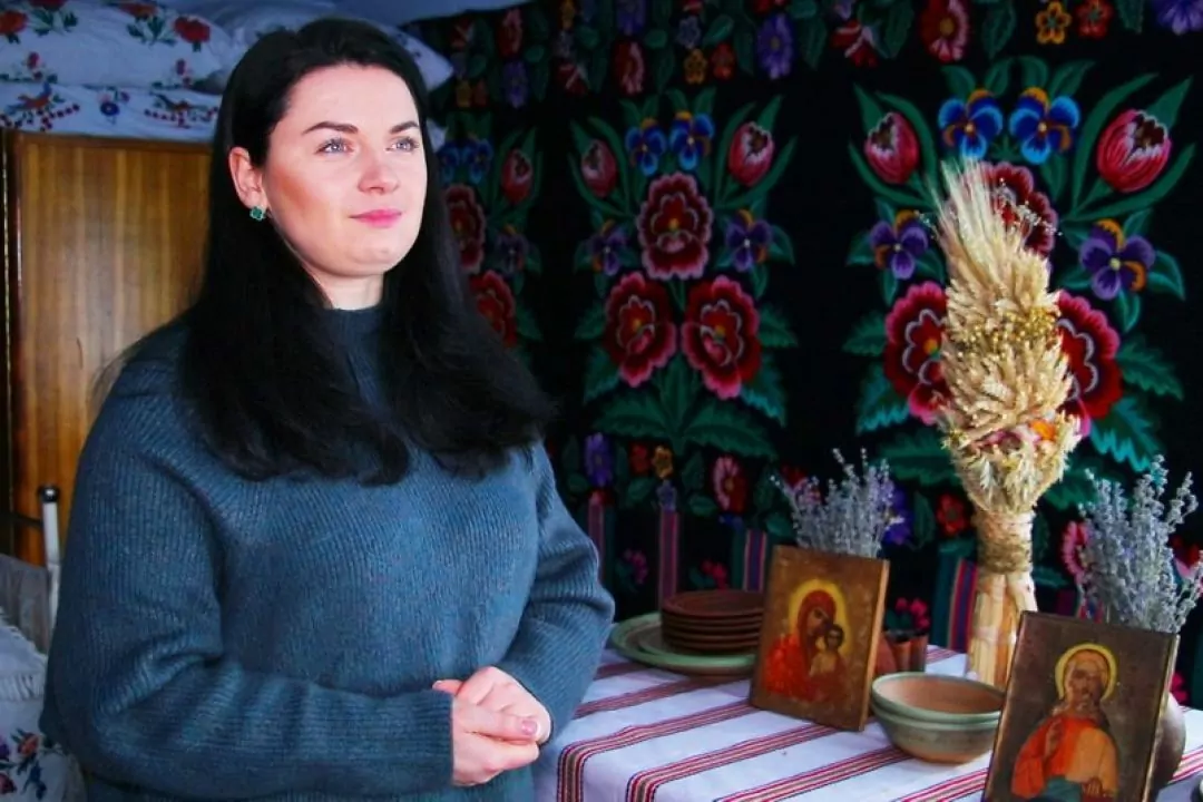 На Вінниччині жінка реставрує старі хати: дивіться фото