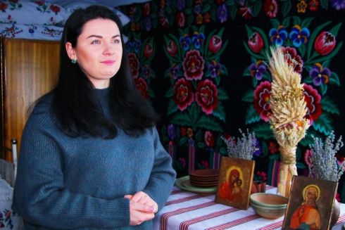 На Вінниччині жінка реставрує старі хати: дивіться фото