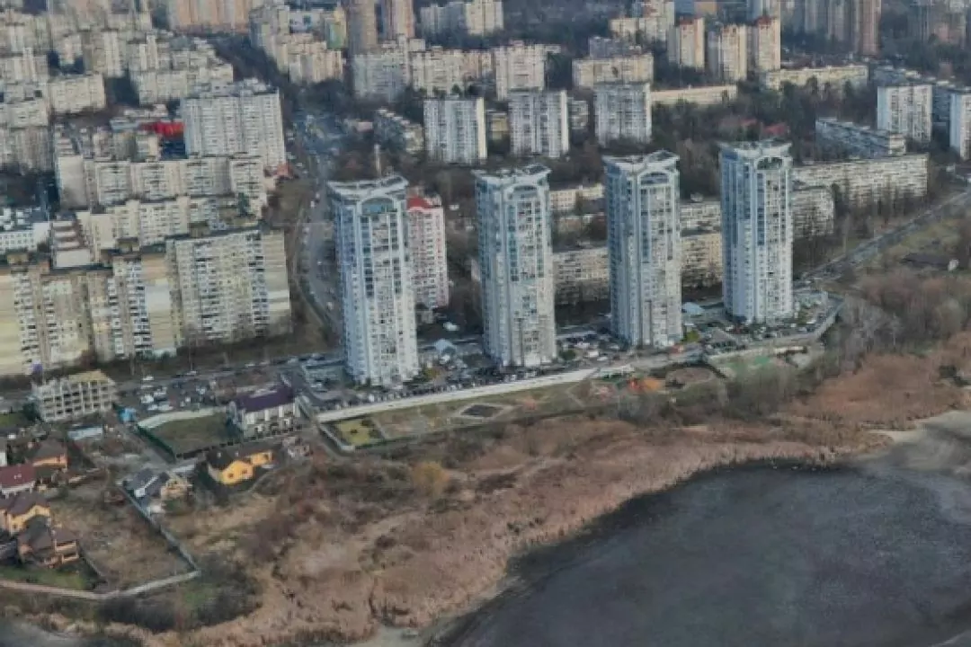Києву намагаються повернути землю водного фонду на Святошині. Там звели самобуд