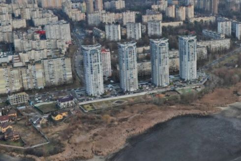 Києву намагаються повернути землю водного фонду на Святошині. Там звели самобуд